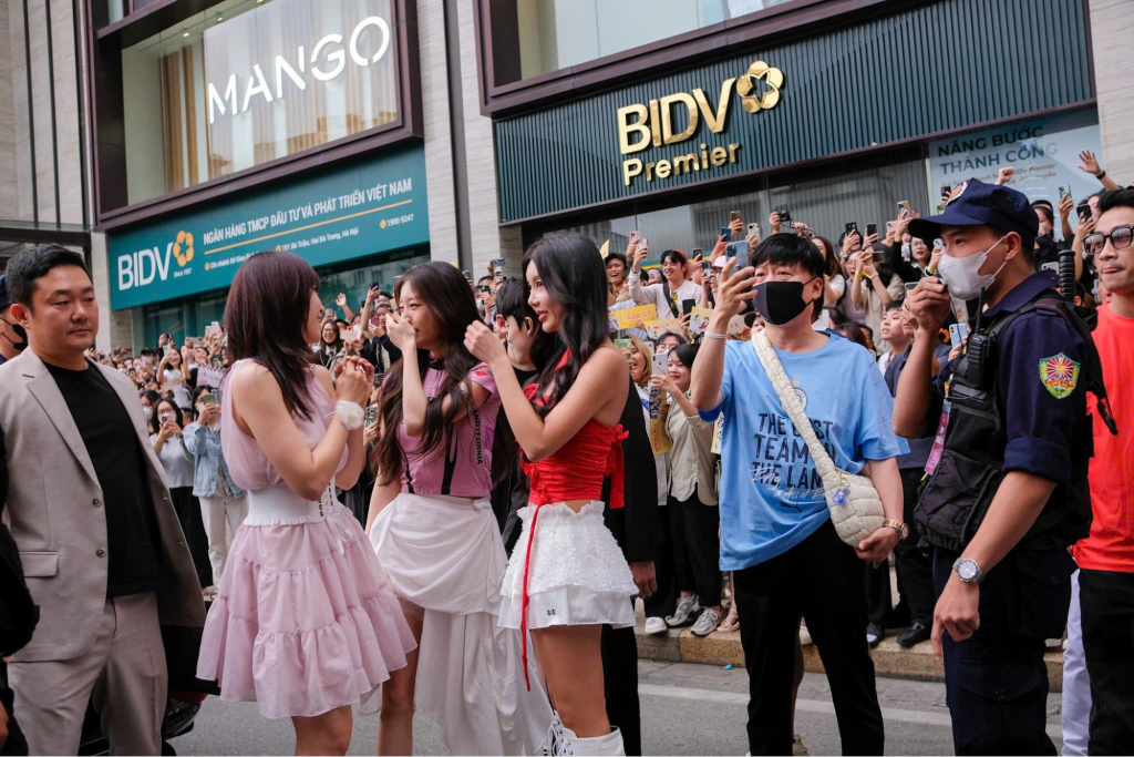 tara tại sự kiện fan meeting dba media